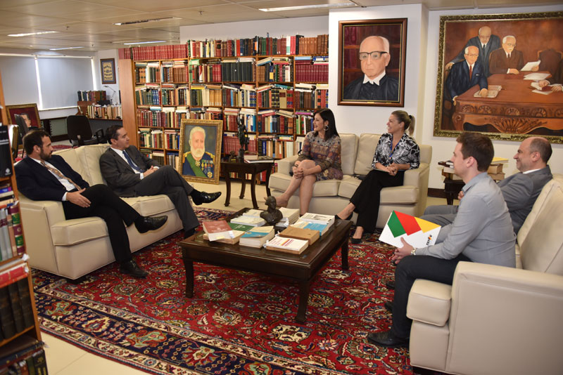 21-visita-ao-trf-2.jpg