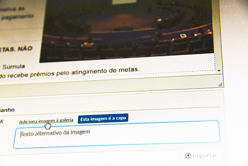 Ferramenta de publicação de fotos que acompanham notícias do site permite inclusão de descrição textual da imagem