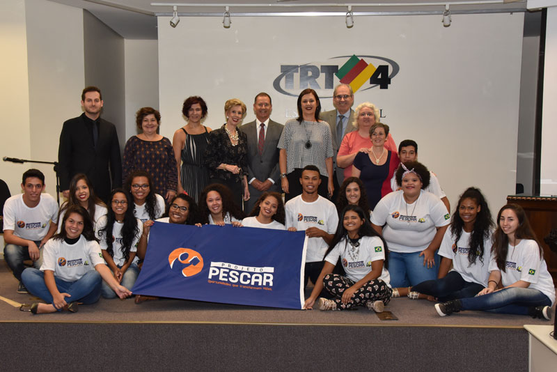 Foto dos alunos no evento de inauguração da Turma, em março deste ano