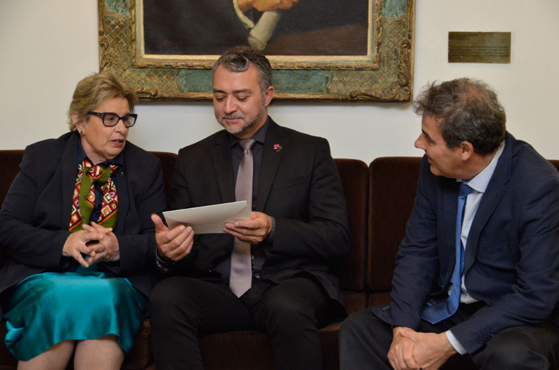 Entrega do convite da Posse na Assembleia Legislativa do RS