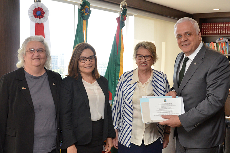 Advogada  Maria Cristina Carrion, juíza Elisabete Marques, desembargadora Vania Mattos e advogado Ricardo Breier