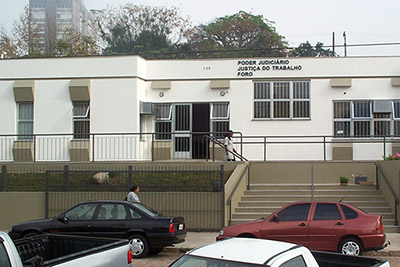 Fachada do prédio da Vara do Trabalho de Guaíba