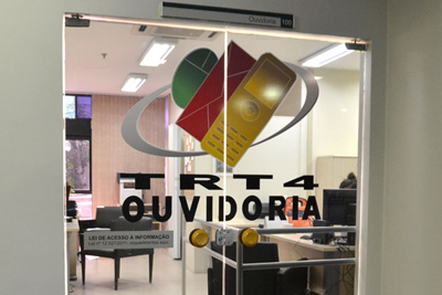 Sala da Ouvidoria, nos saguão do Prédio-Sede do TRT-RS (Av. Praia de Belas, 1.100)