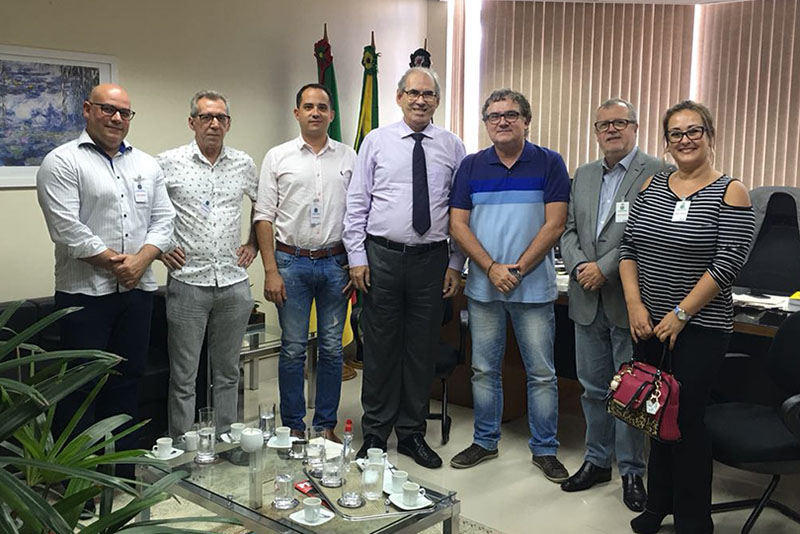 Fotografia com os participantes da reunião