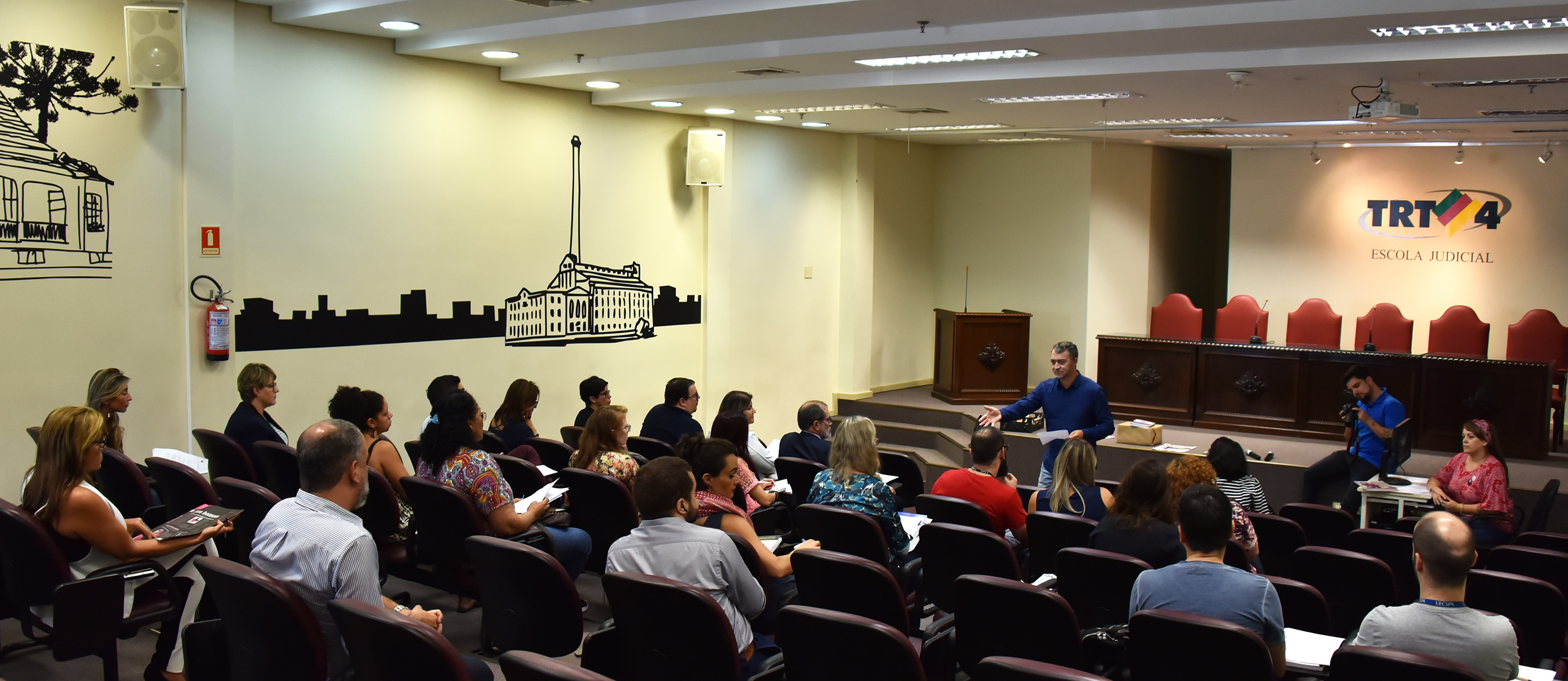 Participantes no Auditório da Escola Judicial do TRT-RS