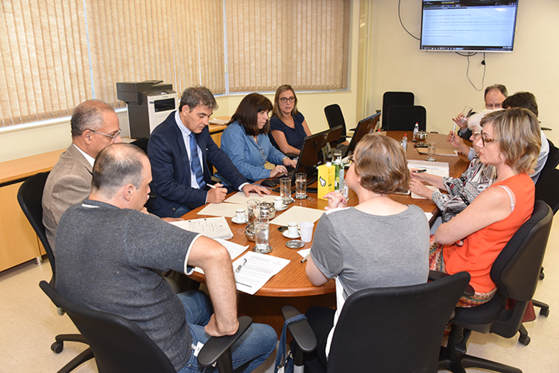 Reunião de mediação no TRT
