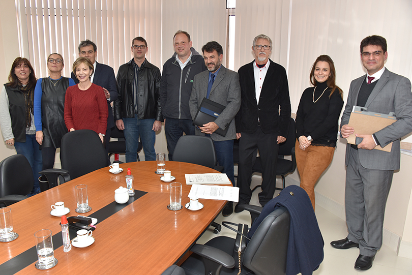 Presentes à mediação posam para foto