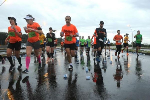 Corredores disputam a 35ª Maratona de Porto Alegre (Mauro Schaefer/Correio do Povo)