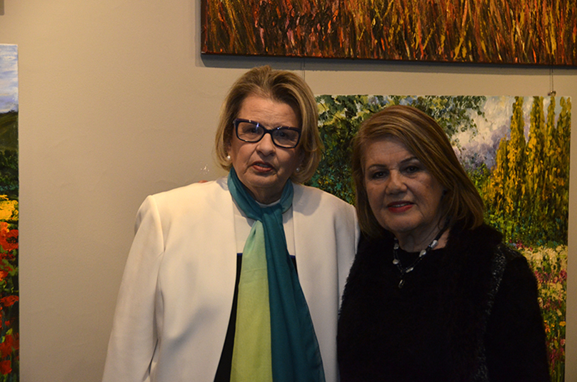 Presidente do TRT-RS, desembargadora Vania Cunha Mattos, com a artista Cloé Giacoboni