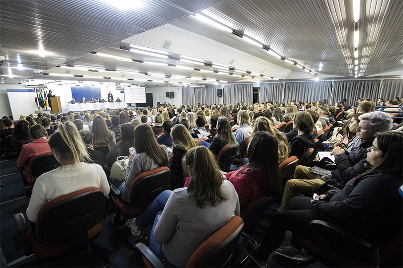 Fotografia com a plateia presente no evento