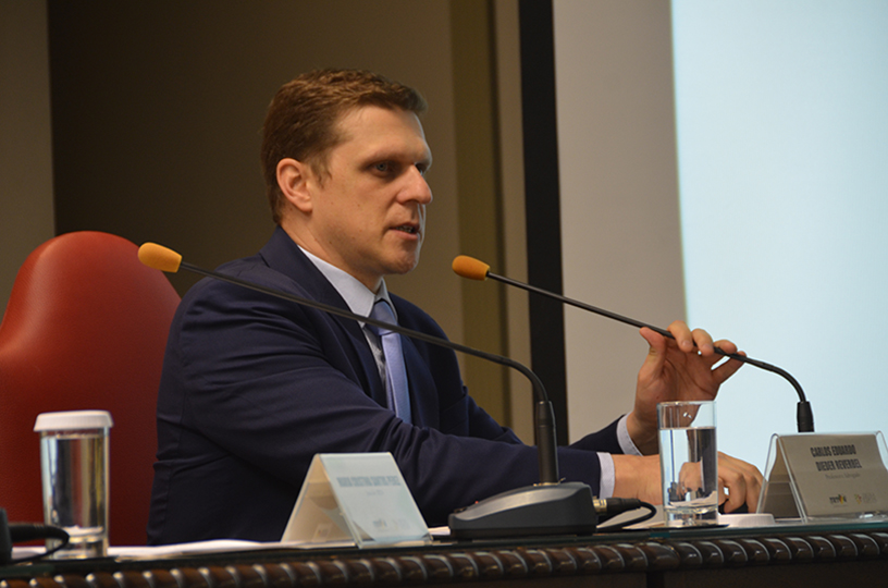 Palestrante discursando