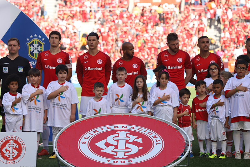 JT realizou ações de combate ao Trabalho Infantil, levando crianças vestidas com camiseta da campanha para jogo do Internacional