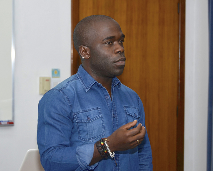 Professor Edileny ministrando curso