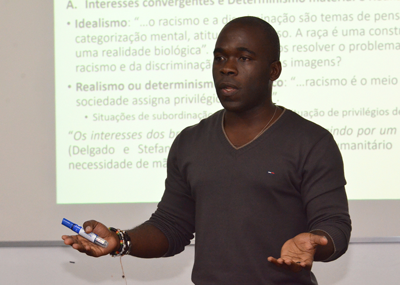 Professor Edileny ministrando curso