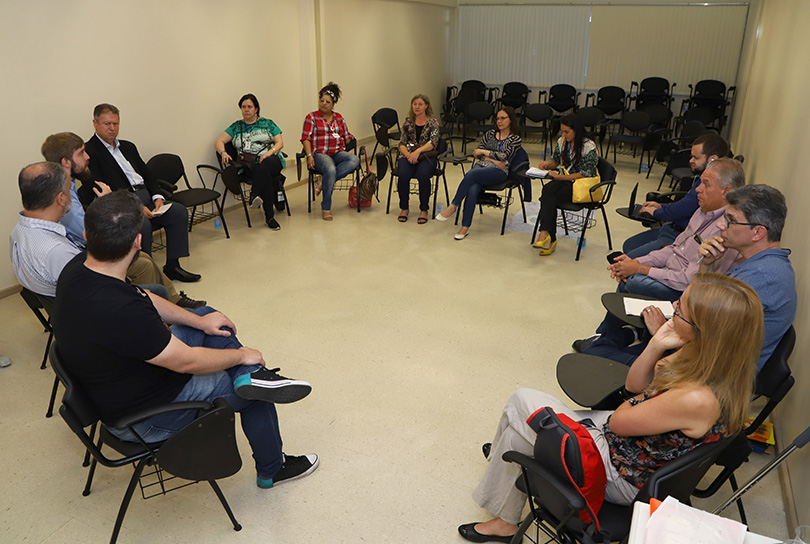 Roda de conversa foi realizada em sala de aula da Escola Judicial