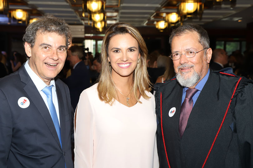 Desembargador Ricardo Carvalho Fraga participa da posse de Ricardo Breier como presidente da OAB/RS.