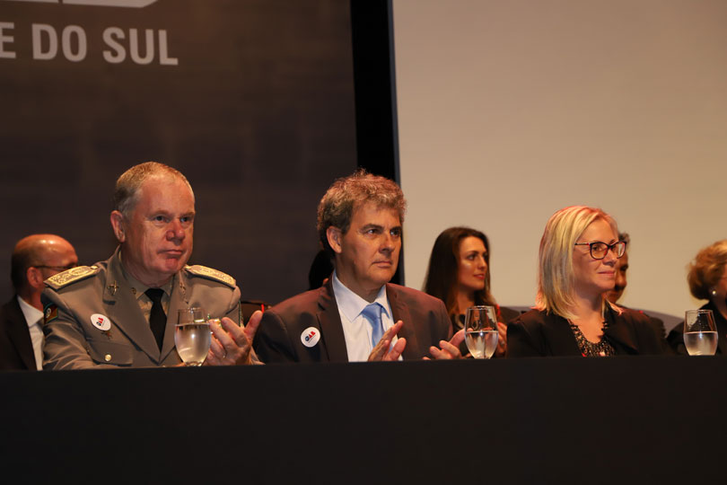 Desembargador Ricardo Carvalho Fraga participa da posse de Ricardo Breier como presidente da OAB/RS.