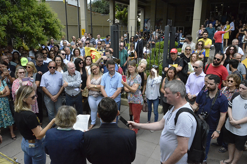 Público ouvindo o discurso da presidente do TRT-RS