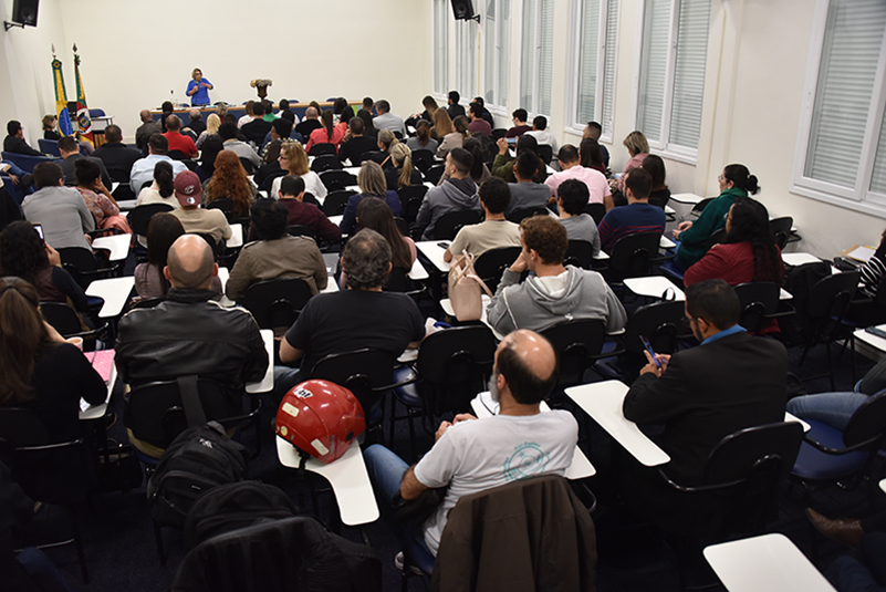 Presidente Vania ministrou aula magna do curso de Direito da Universidade Estácio de Sá, em Porto Alegre