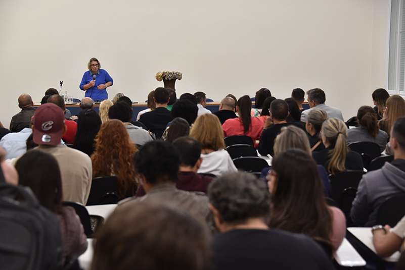 Presidente Vania ministrou aula magna do curso de Direito da Universidade Estácio de Sá, em Porto Alegre