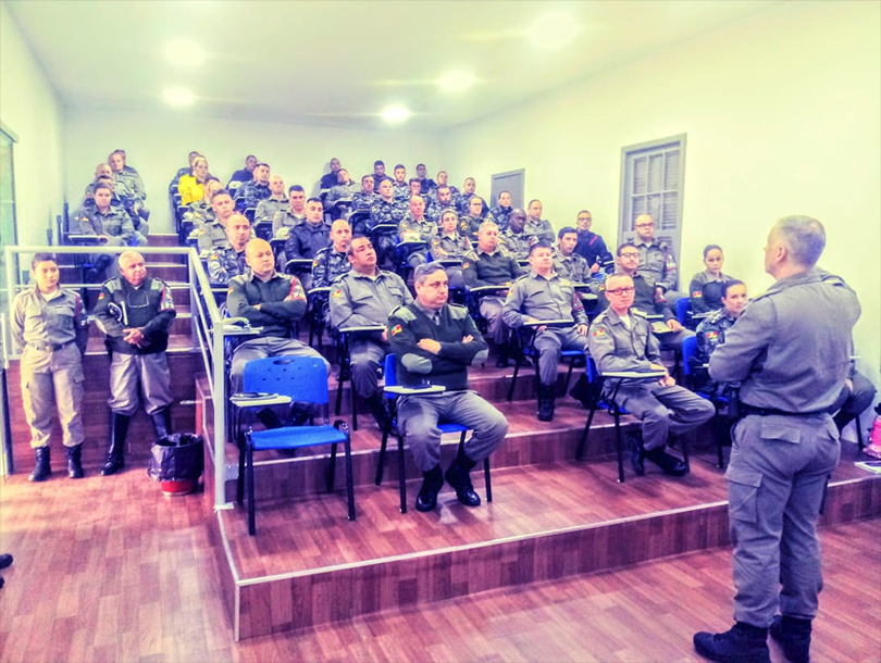 Fotografia da nova sala de treinamentos da BM sendo inaugurada em Passo Fundo