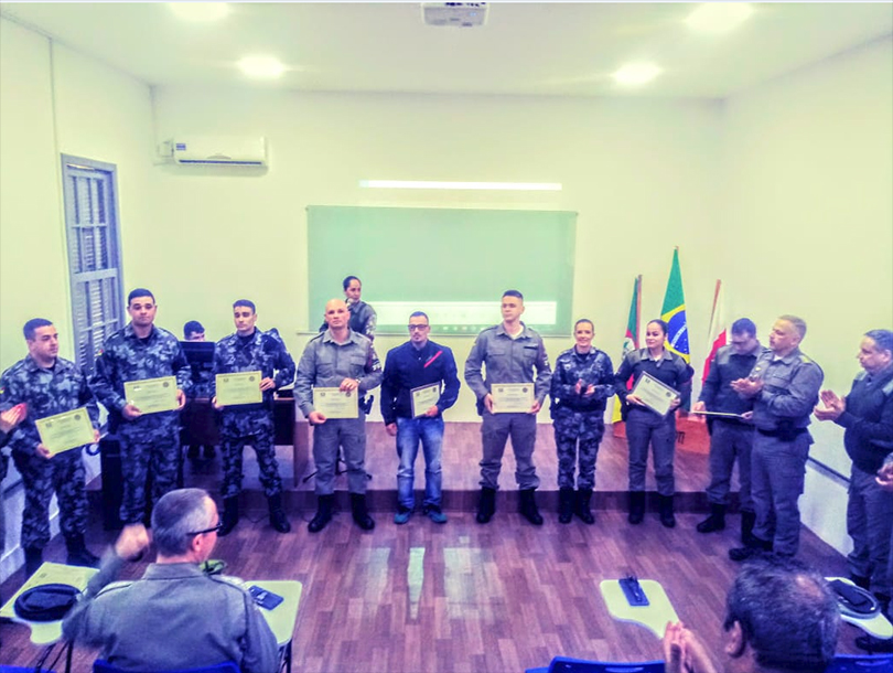 Fotografia da nova sala de treinamentos da BM sendo inaugurada em Passo Fundo