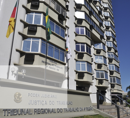 Foto da fachada do Prédio-Sede do TRT-RS, em Porto Alegre.