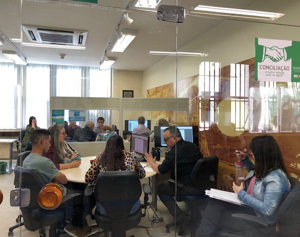 Audiência de conciliação no Cejusc-JT de Santa Maria