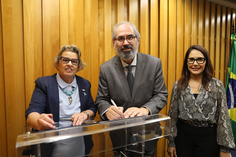 21---Assinatura-de-termo-de-cooperação-no-Coleprecor.jpg