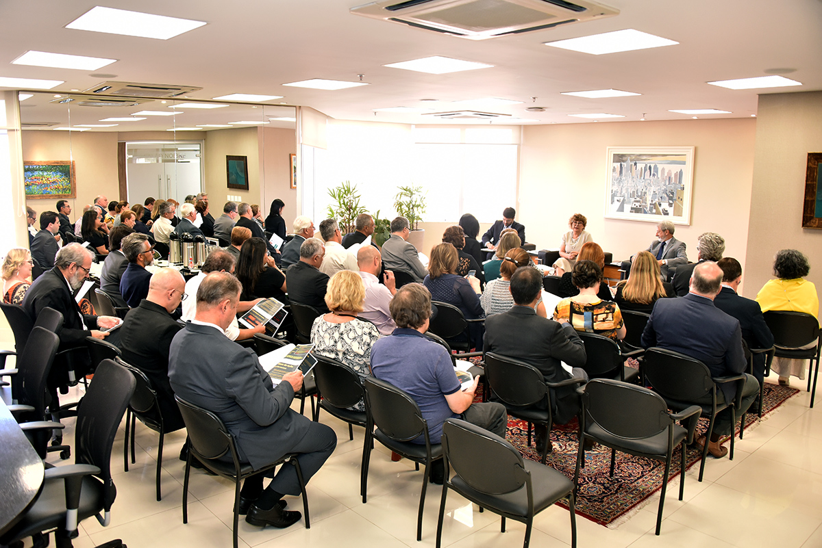 Reunião institucional no Salão Nobre