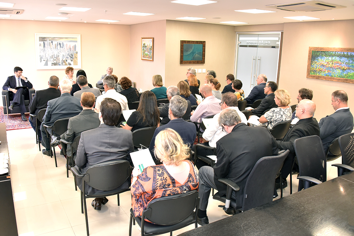 Reunião institucional no Salão Nobre