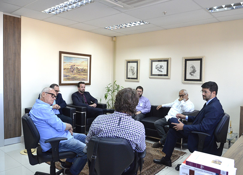 Advogados trabalhistas reunidos com o vice-presidente do TRT-RS, Francisco Rossal de Araújo.