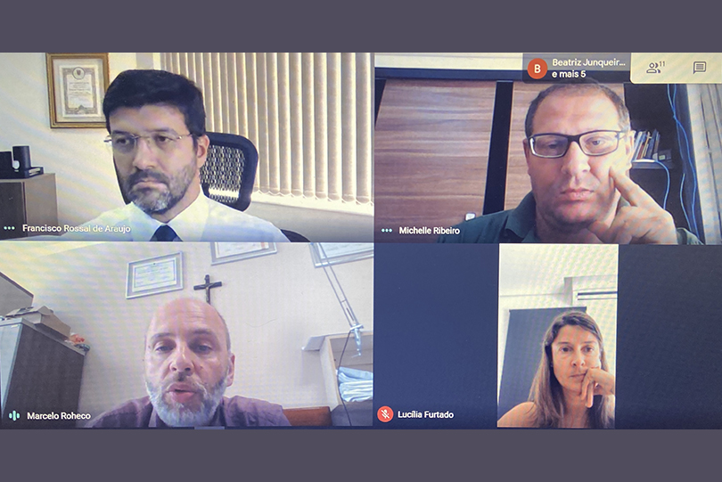 Captura de tela da videoconferência em que aparecem quatro participantes da reunião