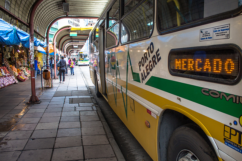 Foto de terminal de ônibus em Porto Alegre