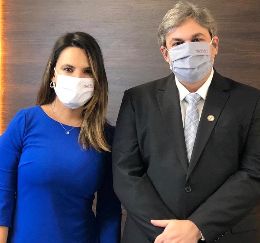 Carolina Gralha e Tiago Mallmann