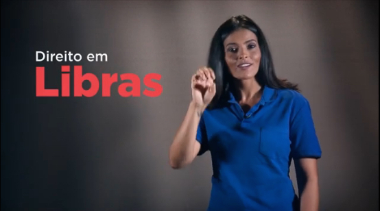 foto do vídeo, com cena do vídeo em que aparece escrito Direito em Libras e uma intérprete de libras ao lado