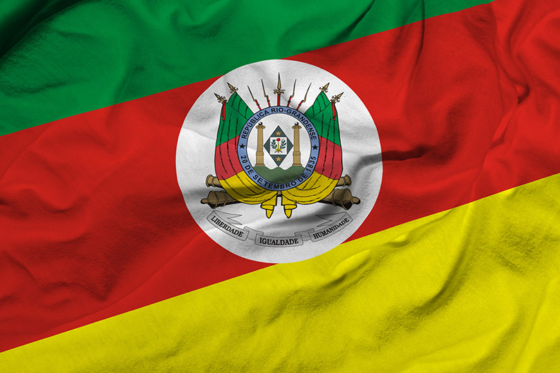 Pra Cego Ver: foto de filipefrazão iStock Banco de Imagens mostra a bandeira do  Estado do Rio Grande do Sul
