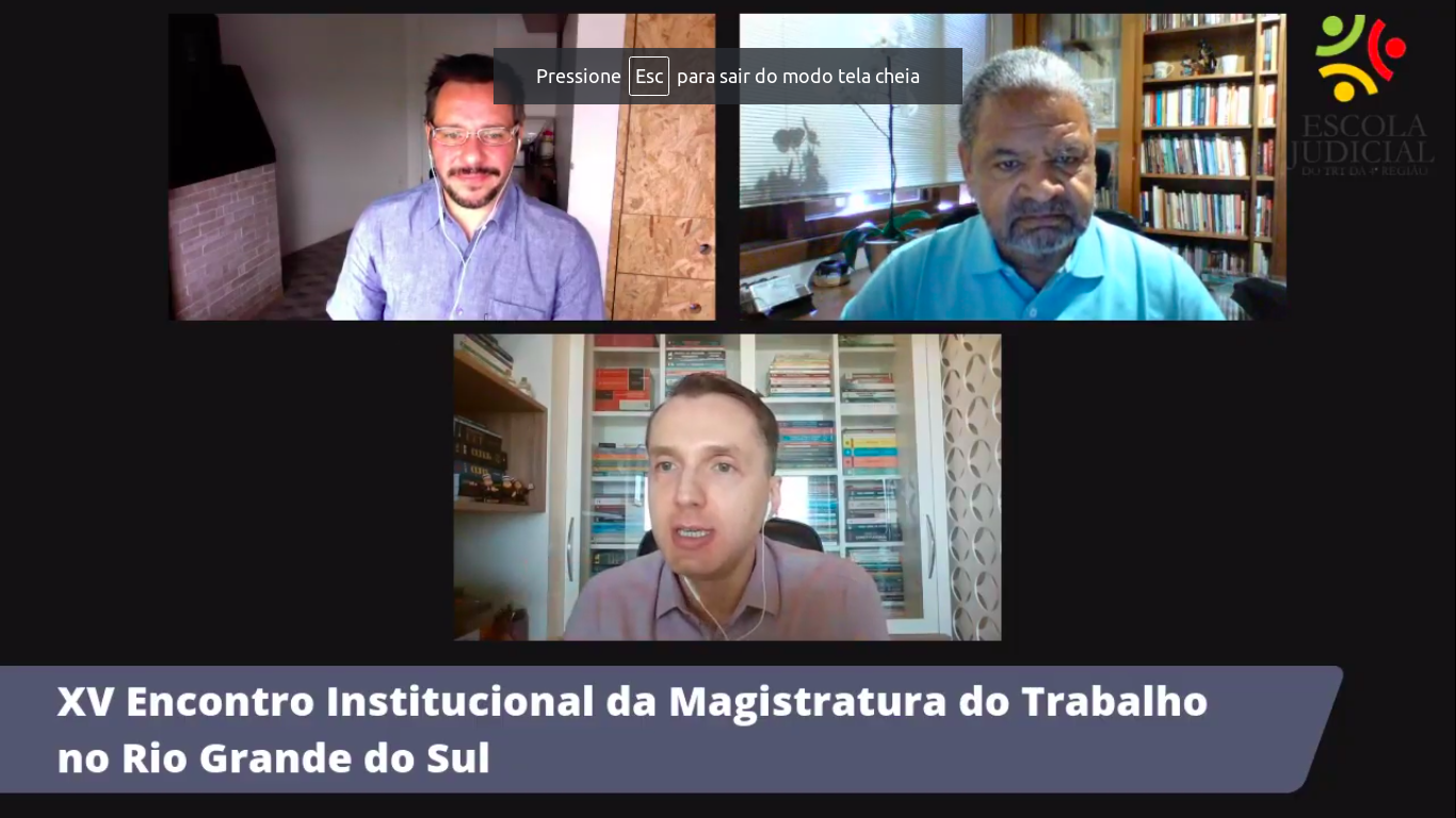Captura de tela da transmissão da palestra, mostrando Maurício, Carlos e Leandro