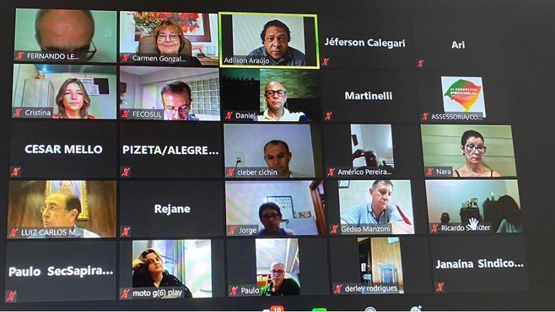 Imagem dos participantes do congresso on-line, em mosaico na tela.