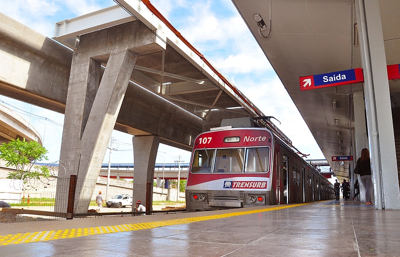 Foto de um trem da Trensurb
