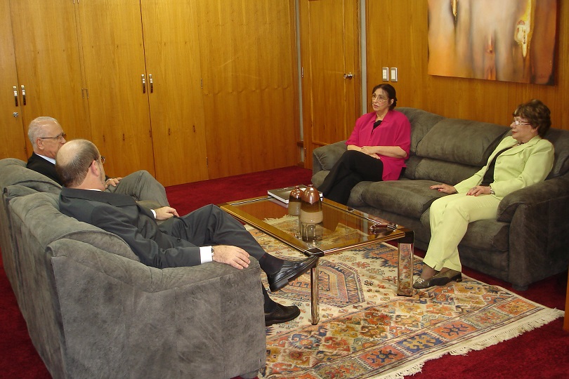 Reunião do ministro com o desembargador Denis (presidente) e as desembargadoras Maria Guilhermina Miranda (corregedora em 2006/2007) e Beatriz Sanvicente (vice-corregedora)