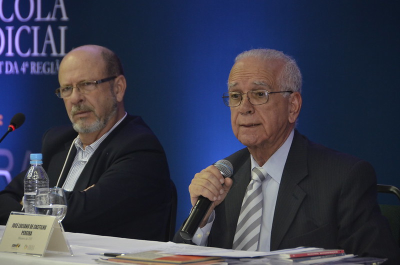 Ministro Luciano, na conferência de encerramento do VIII Encontro Institucional da Magistratura do Trabalho do Rio Grande do Sul, em 2013.