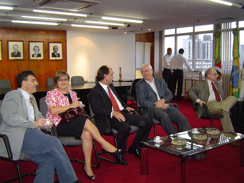 Des. Fraga, Desa. Carmen, Ministro Hugo, Des. Ledur e Des. Robinson.