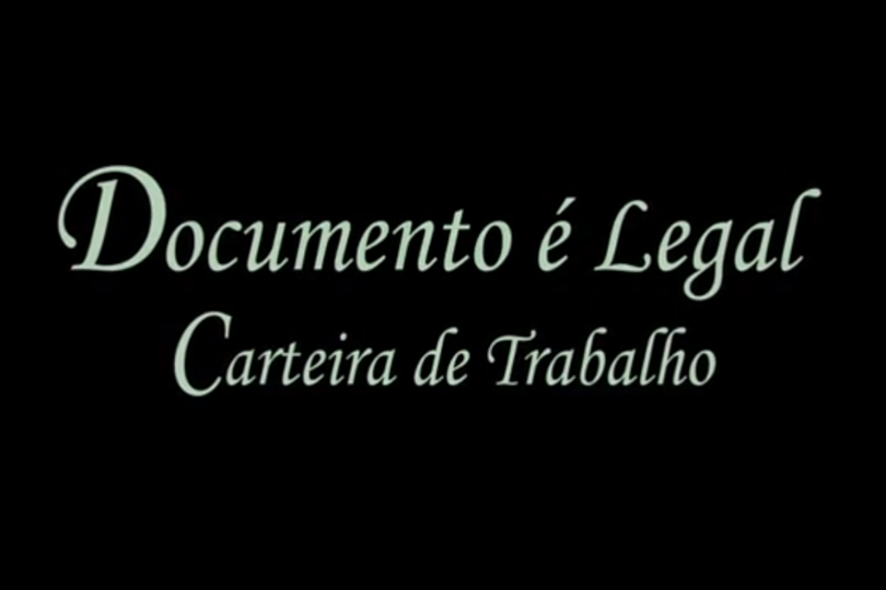 Captura de tela da exibição do vídeo, em momento que mostra o título da obra