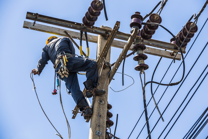 Depositphotos_eletricista-aotweerawit-reduzida.jpg