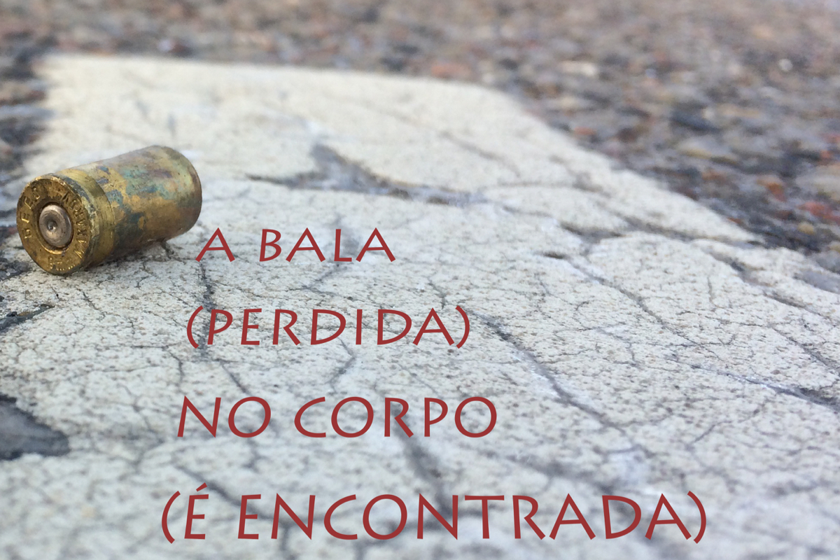 Imagem de um projétil usado sobre a calçada. Texto: "a bala/(perdida)/no corpo/(é encontrada)"