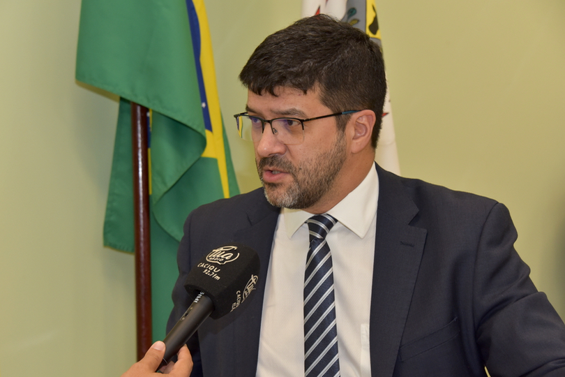 Presidente Rossal em entrevista para rádio