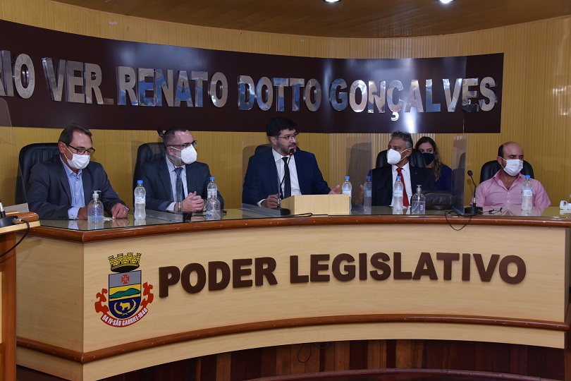Foto da mesa oficial da audiência pública