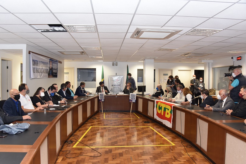 Foto da audiência pública, em ângulo aberto