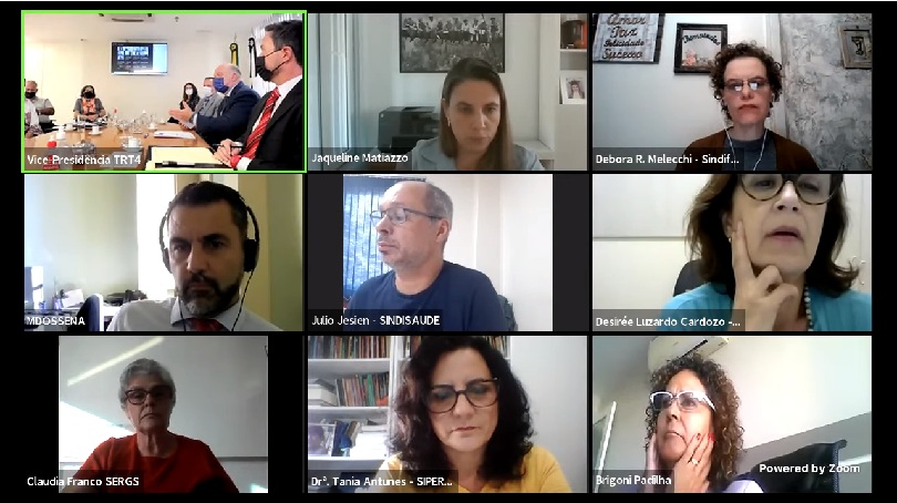 Print screen da transmissão da audiência no Youtube, mostrando os participantes em mosaico.